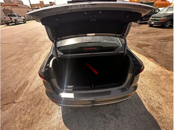 Car image 21