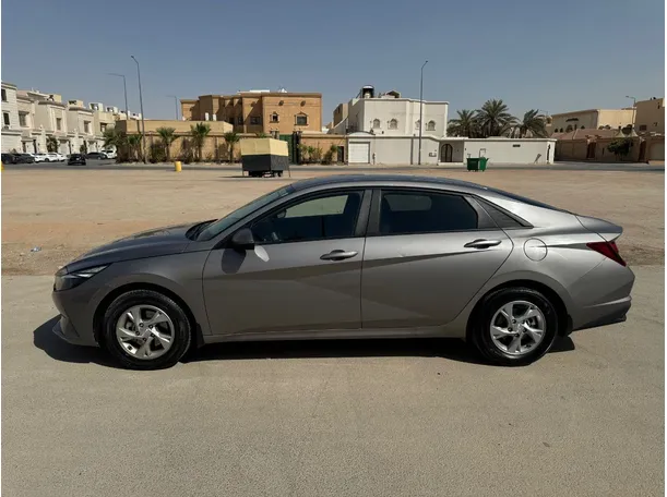 Car image 8