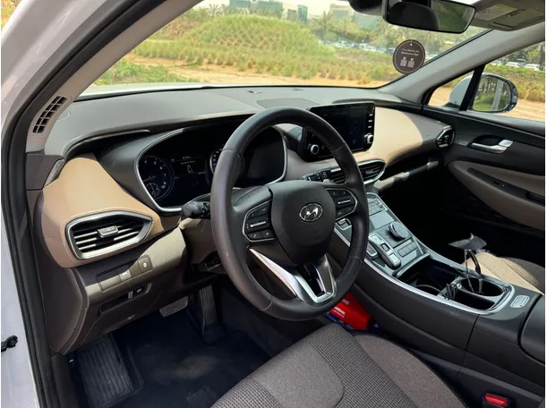 Car image 13