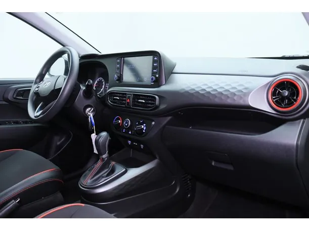 Car image 10