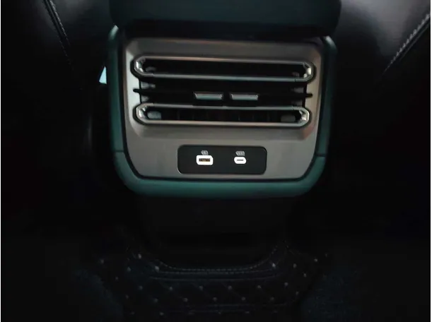Car image 28