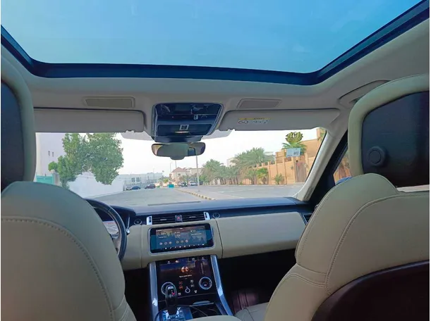Car image 19
