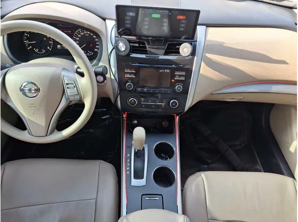 Car image 15