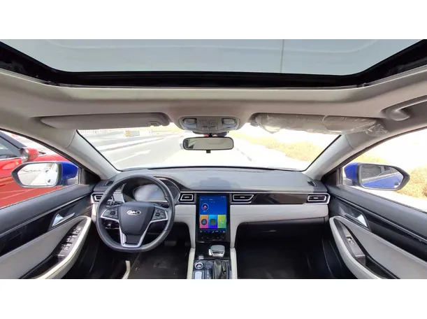 Car image 14