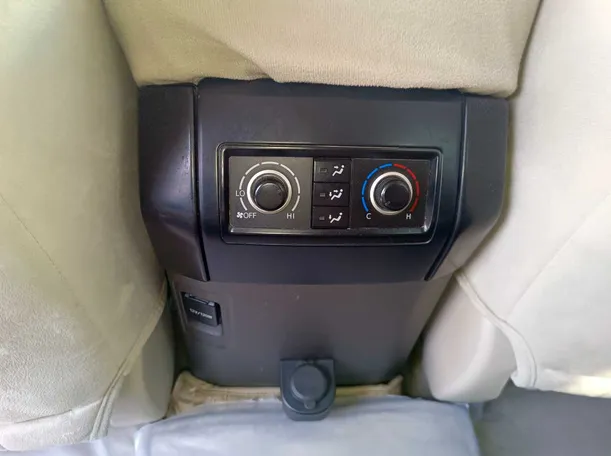 Car image 30