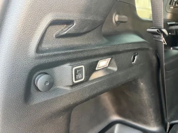 Car image 28