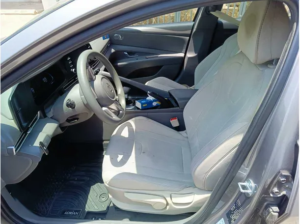 Car image 14