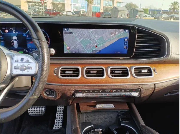 Car image 16