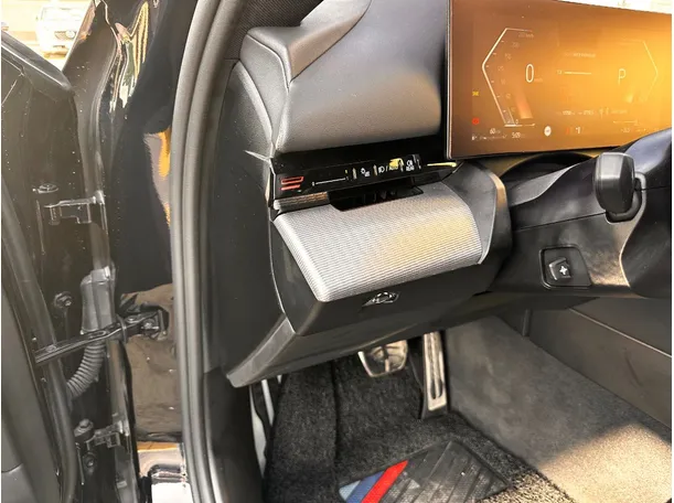 Car image 28