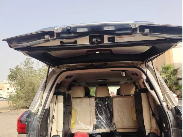 Car image 26