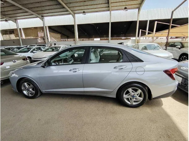 Car image 8