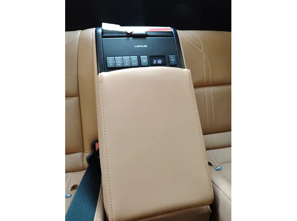 Car image 26