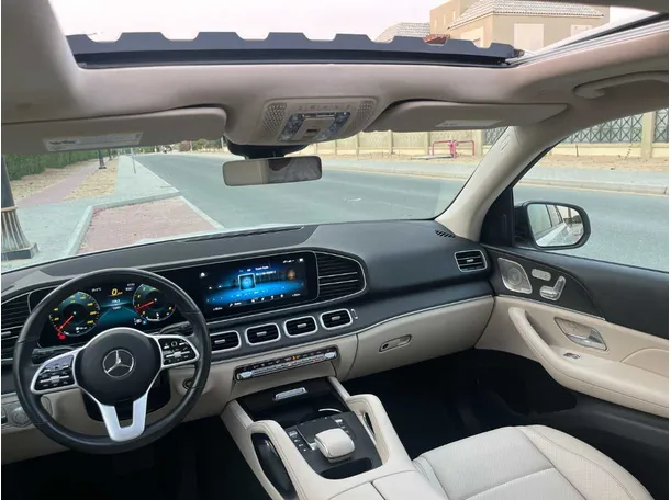 Car image 27