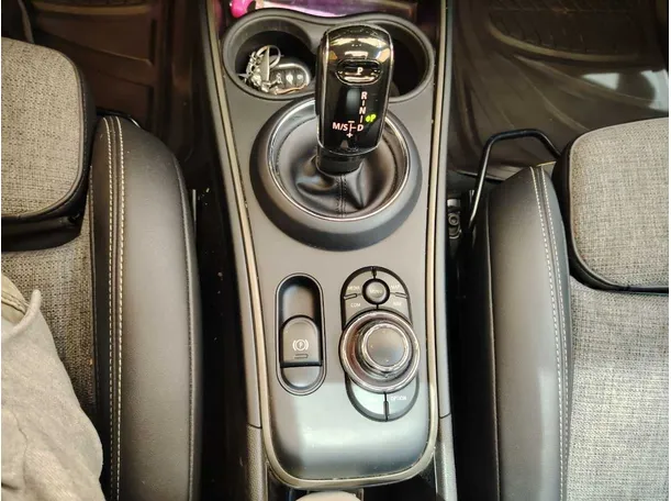 Car image 24