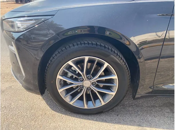 Car image 10