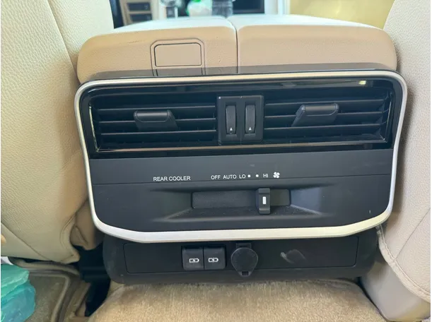 Car image 26
