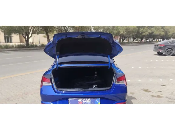 Car image 21