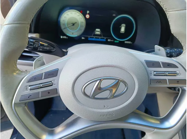 Car image 30