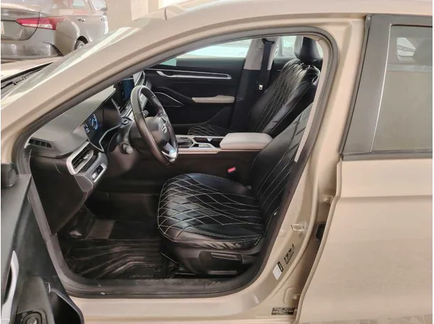 Car image 13