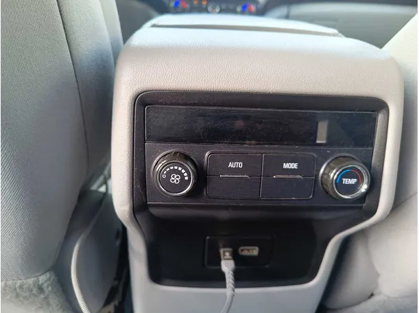 Car image 26