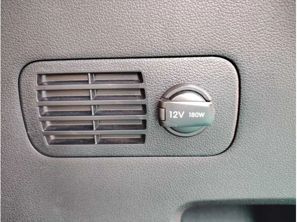 Car image 28