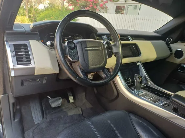 Car image 11