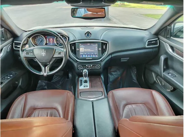 Car image 19