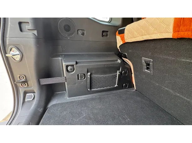 Car image 26