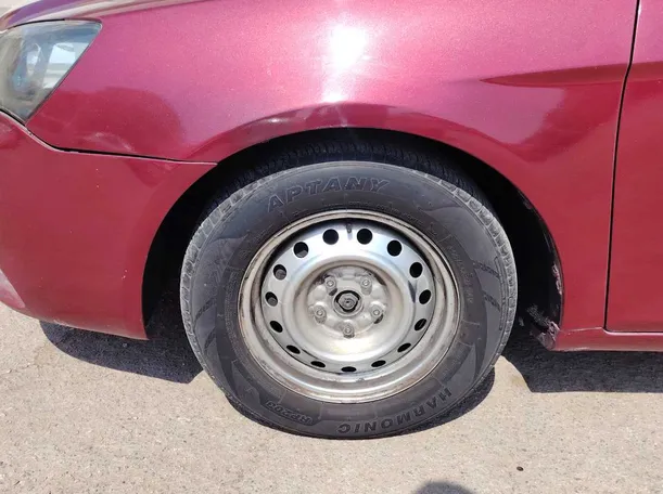 Car image 9