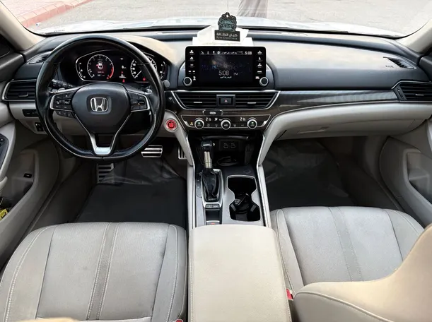 Car image 17