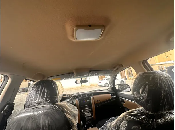 Car image 14