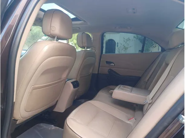 Car image 14