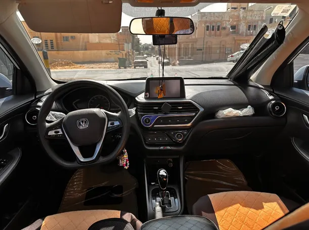 Car image 16