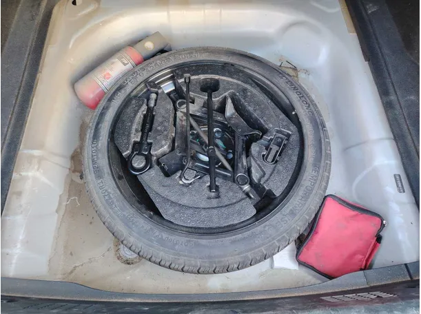 Car image 26