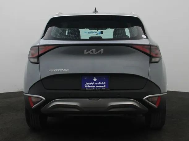 Car image 12