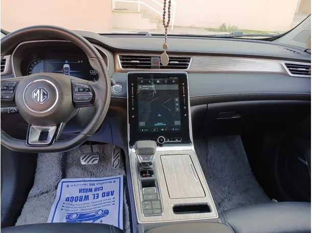 Car image 15