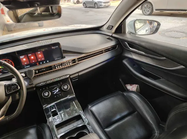Car image 19