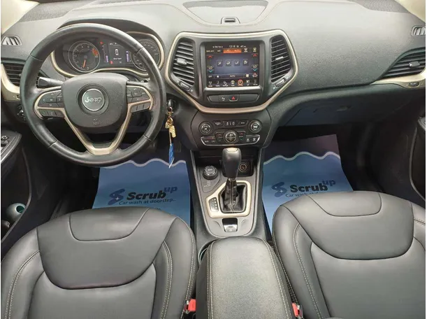 Car image 16