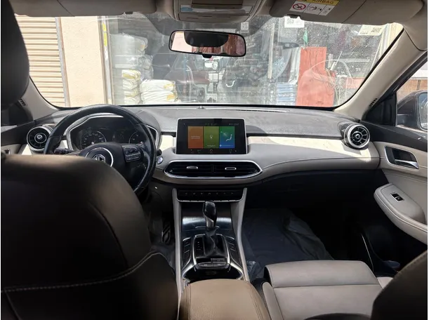 Car image 18