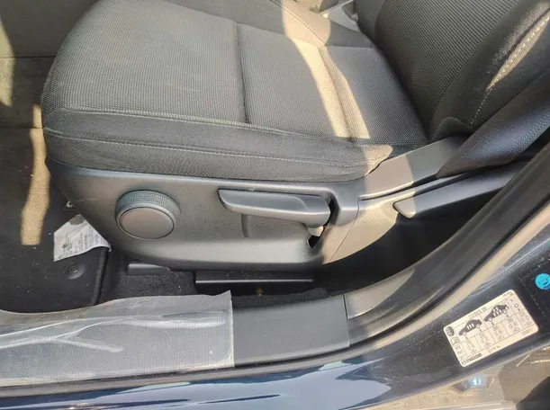 Car image 37