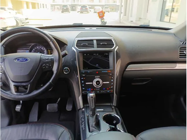 Car image 16