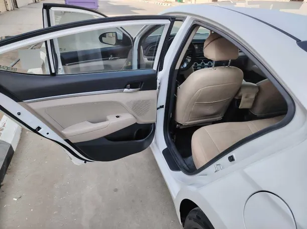 Car image 17