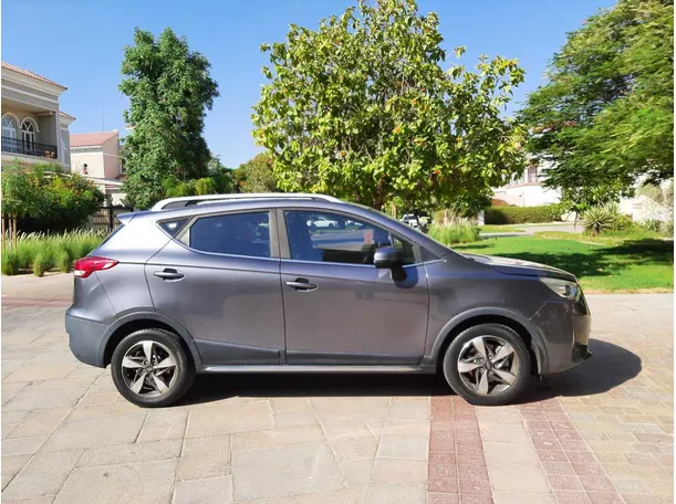 Car image 8