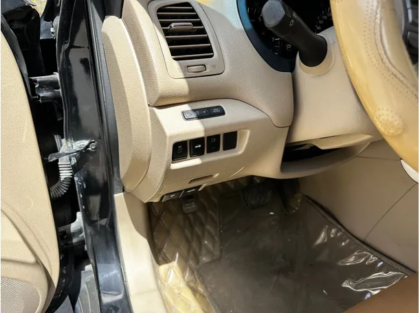 Car image 24