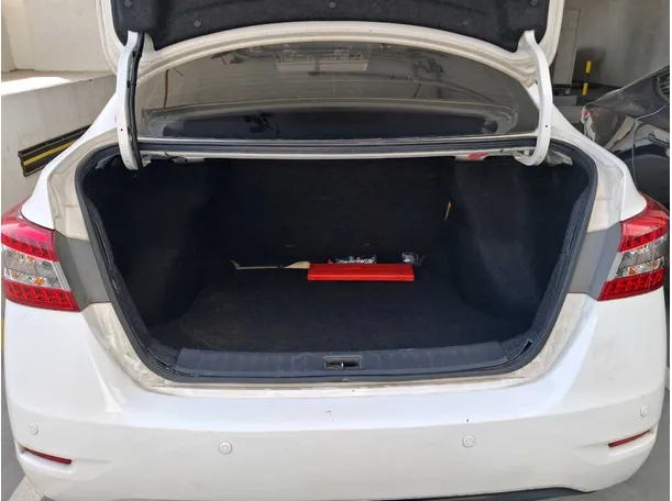 Car image 18
