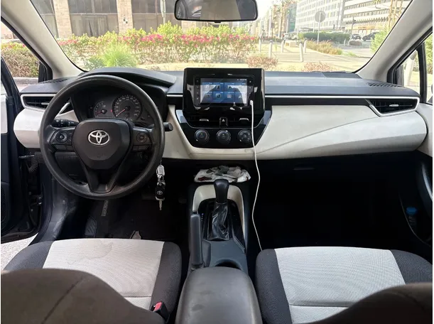 Car image 19