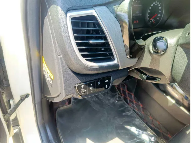 Car image 29