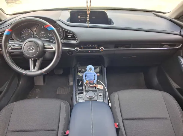 Car image 16