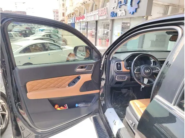 Car image 11