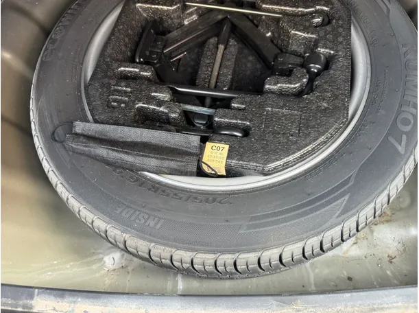 Car image 20